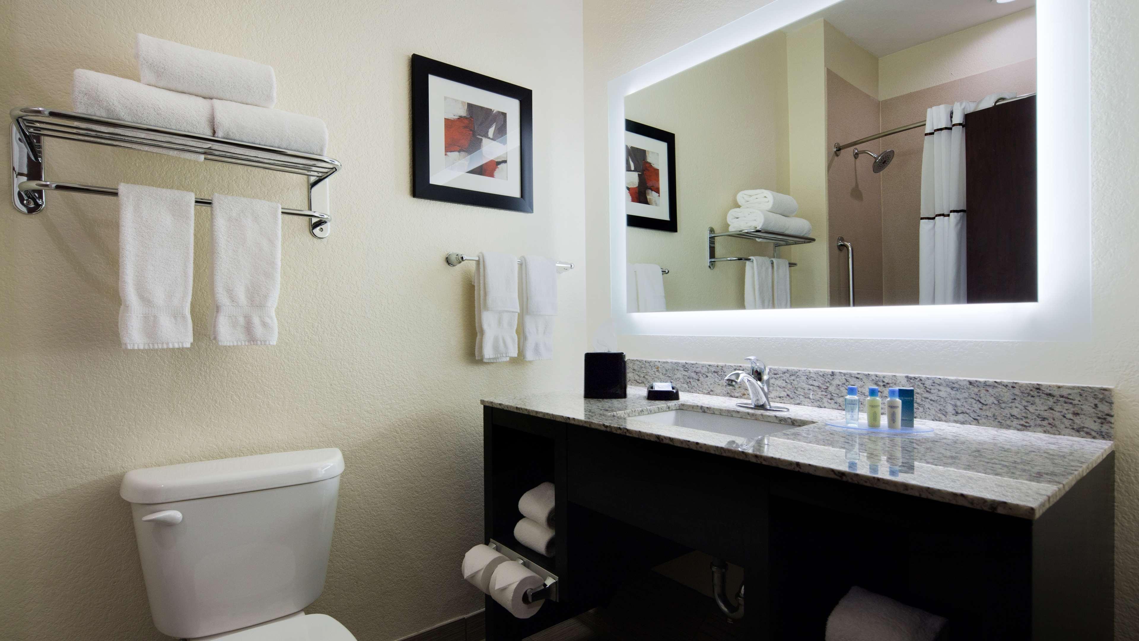 Best Western Plus Fairview Inn & Suites Esterno foto
